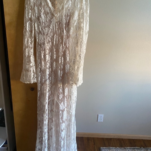 Revolve (Stone Cold Fox) long lace dress. Size M - Picture 4 of 4